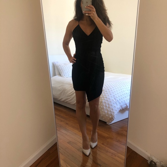 Sunset & Spring Black Velvet Bodycon Dress - Picture 4 of 8